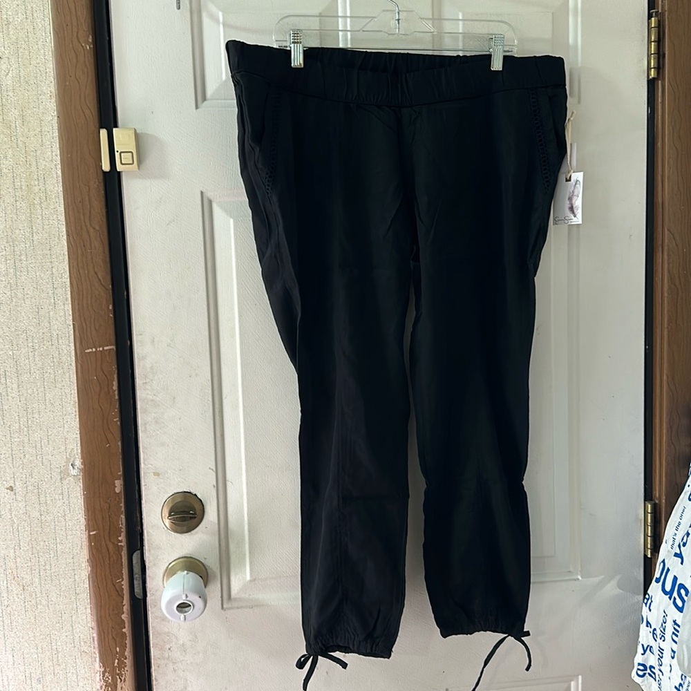 JESSICA SIMPSON BLACK MATERNITY UNDER BELLY CROP PANT: NEW WITH TAGS: SIZE XL